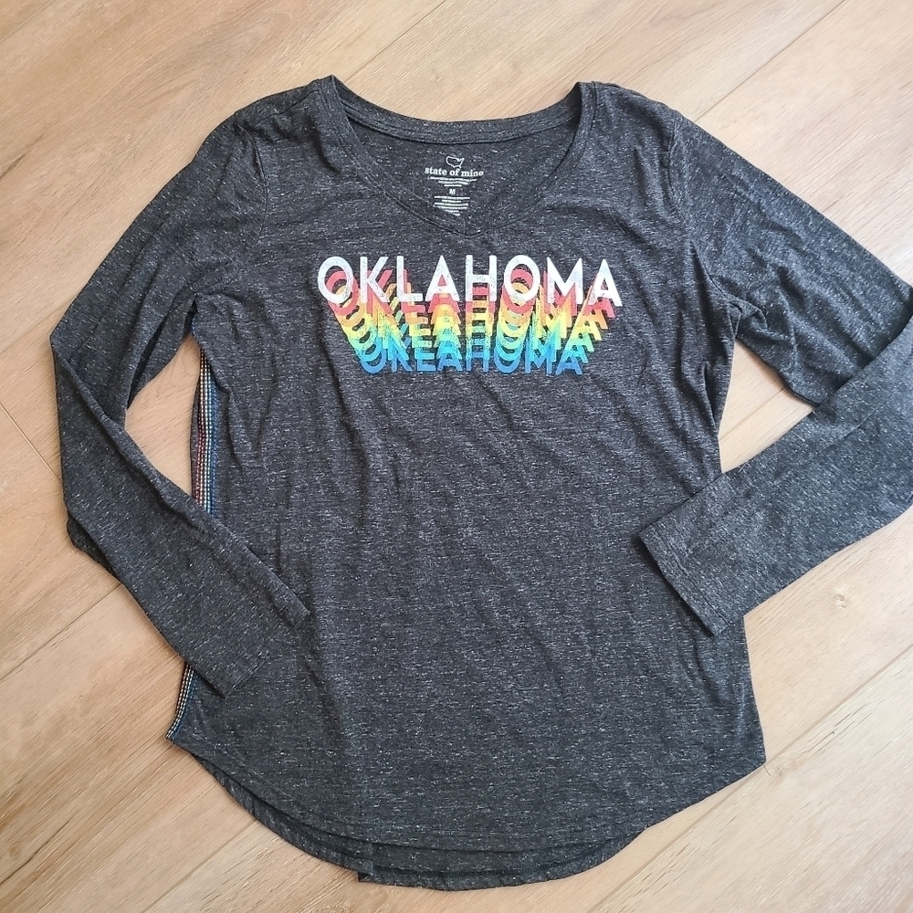 Heathered Black Rainbow Oklahoma Long sleeve V-neck Tshirt EUC